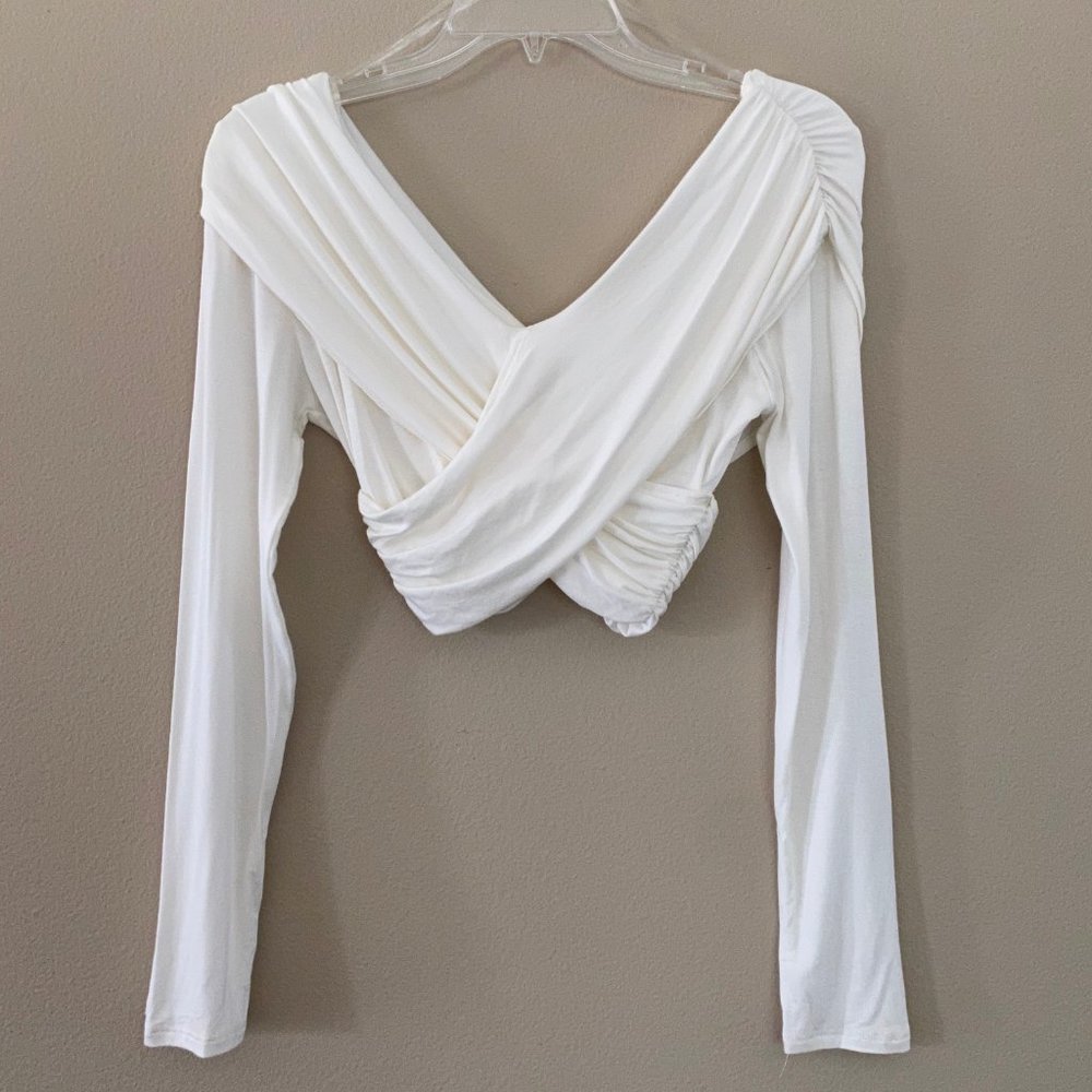 CHARLOTTE RUSSE White Long Sleeve Ruched Crop Top